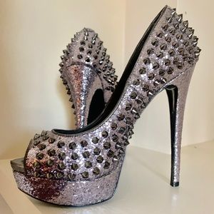 Steve Madden Pewter Pumps